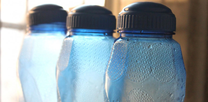 Plastikowe butelki wielokrotnego użytku zawierają chemikalia?