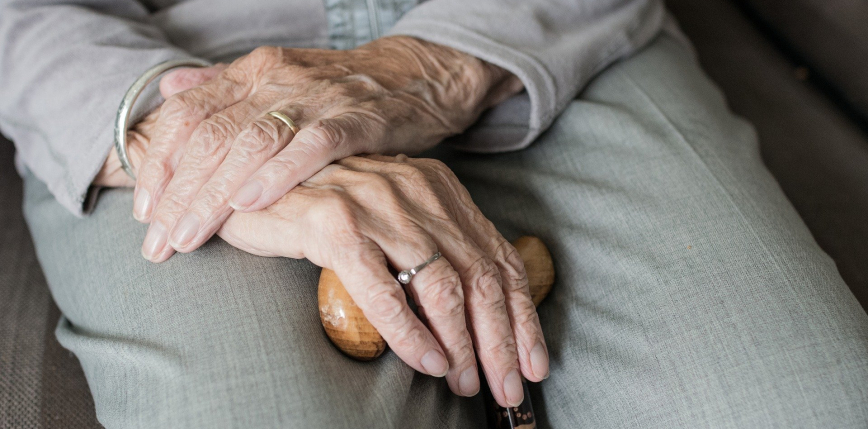Kraków: seniorka przelała oszustom ponad 670 tys. złotych