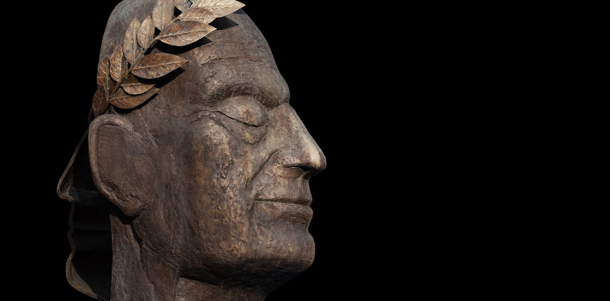Włoska policja odkryła zrabowaną starożytną rzeźbę w belgijskim sklepie 