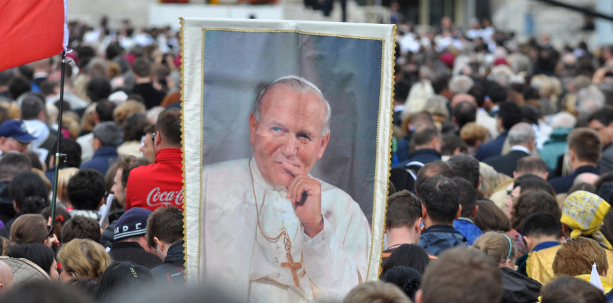 Jan Paweł II może przestać być świętym? Ujawnione raporty i apel francuskich dziennikarek