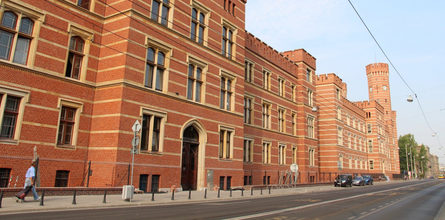 Wrocław: rozbicie gangu zajmującego się handlem ludźmi, narkotykami i wyłudzeniami nieruchomości