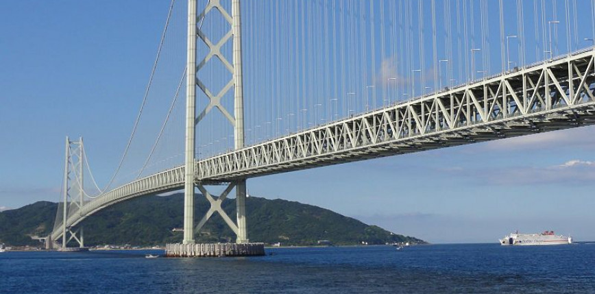 Japonia: mężczyzna poprosił taksówkarza o zatrzymanie się na moście, z którego następnie skoczył