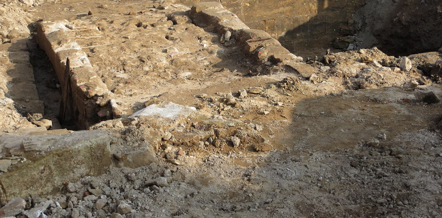 Libia: odkryto 3 masowe groby