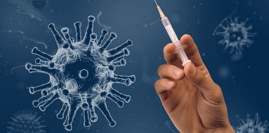 Szczepienia przeciw COVID-19 bardziej chronią niż przeszła infekcja?