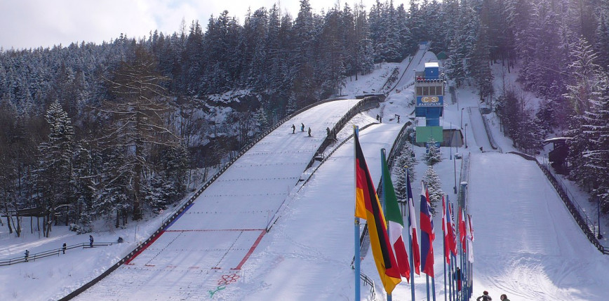 Skoki narciarskie - MŚJ: Austriacy zdeklasowali konkurencję i zajęli całe podium, przeciętny występ Polaków
