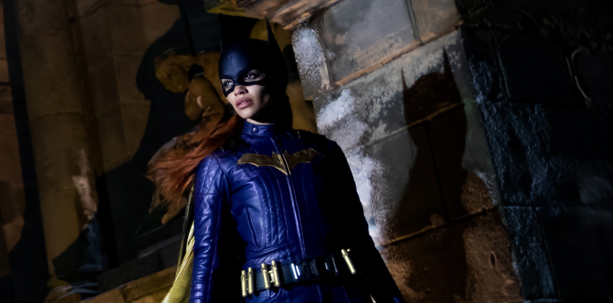 Michael Keaton jako Batman na zdjęciu z anulowanej „Batgirl”