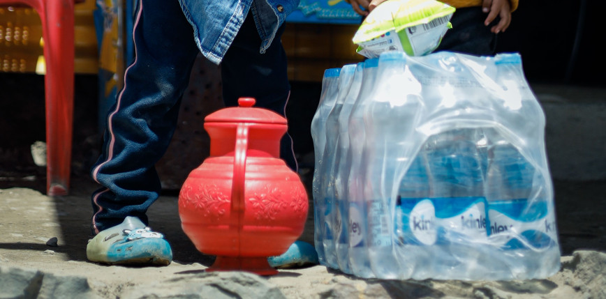 Koniec plastikowych zgrzewek. Unijna rewolucja w sklepach od 2030 roku