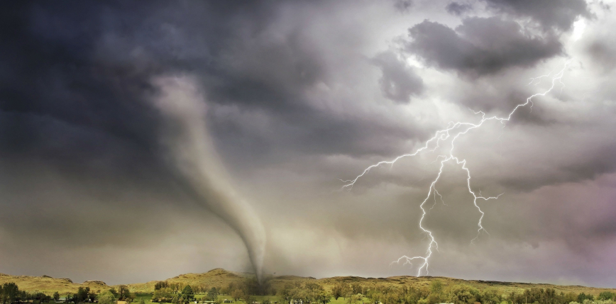 USA: liczne tornada, dziesiątki tysięcy ludzi bez prądu
