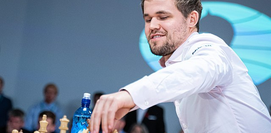 Szachy - MŚ: Magnus Carlsen coraz bliższy obrony mistrzostwa świata