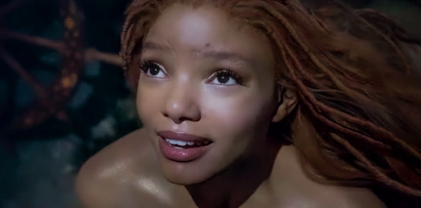 Halle Bailey jako Ariel na pierwszym plakacie „Małej syrenki”