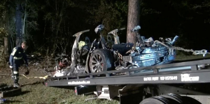 USA: dwóch mężczyzn zginęło w wypadku Tesli, nikt nie siedział za kierownicą