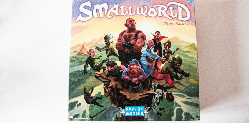 „Small World” [RECENZJA]