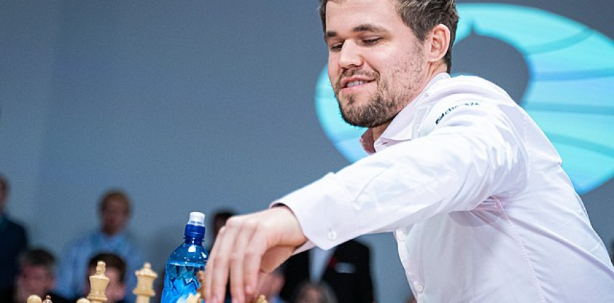 Szachy - MŚ: Carlsen remisuje z Niepomniaszczijem po I rundzie