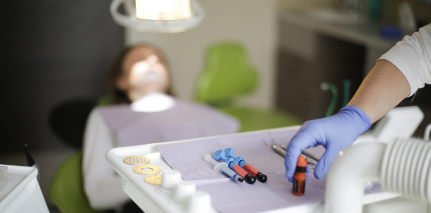 Los Angeles: oskarżono dentystę o napaści seksualne na pacjentów