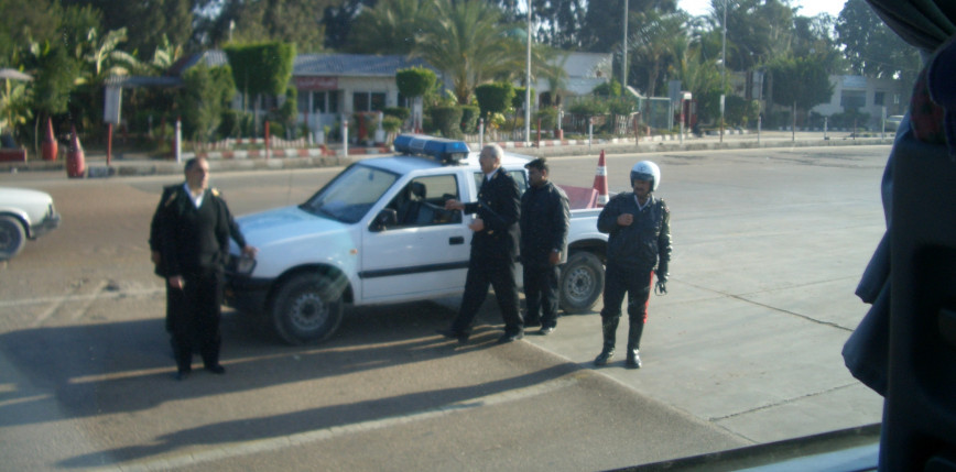 Egipt: aresztowano mężczyznę, który rzekomo ukradł reporterowi telefon podczas transmisji i pokazał widzom twarz