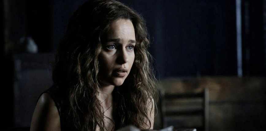 Emilia Clarke w trailerze "Above Suspicion"