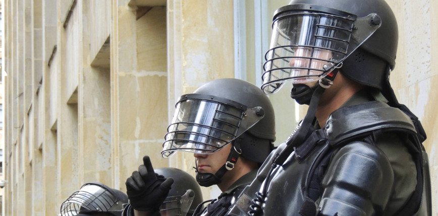 Indonezja: policja zastrzeliła bojowników podczas nalotu na ich dom