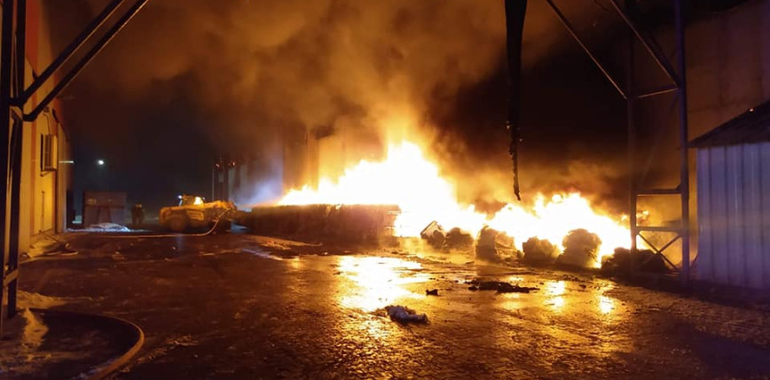 Pożar trzech budynków w Inowrocławiu. Ponad stu strażaków w akcji
