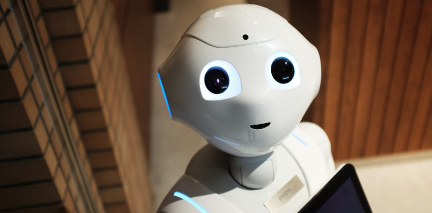 Sztuczna inteligencja emocjonalna może zmienić postrzeganie robotów społecznych przez starszych ludzi