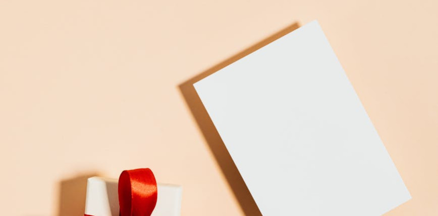 Pomysły na prezent na Dzień Matki i Dzień Ojca – co naprawdę ma sens?