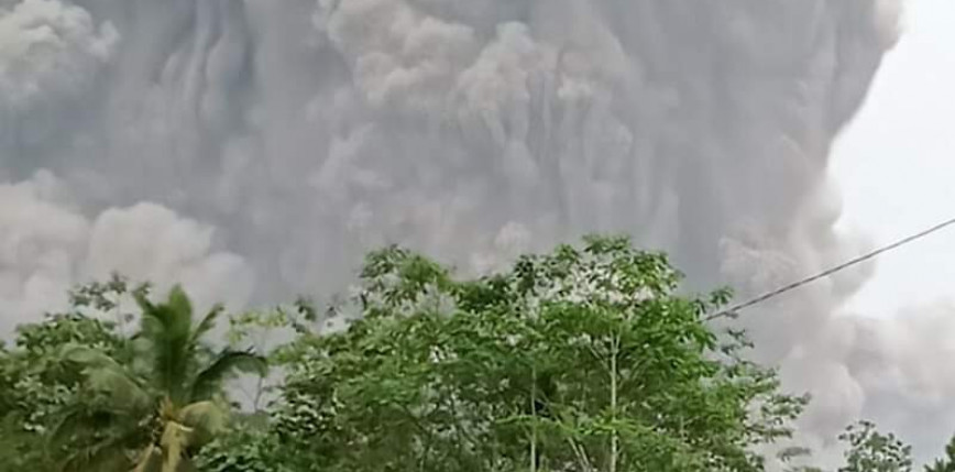Indonezja: silna erupcja wulkanu Semeru [AKTUALIZACJA]