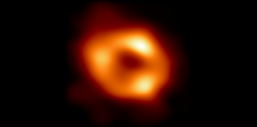 Historyczne zdjęcie supermasywnej czarnej dziury w centrum Drogi Mlecznej