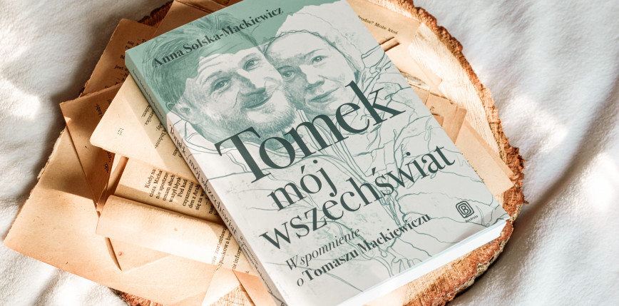 „Tomek, mój wszechświat. Wspomnienia o Tomaszu Mackiewiczu” Anna Solska-Mackiewicz [RECENZJA]