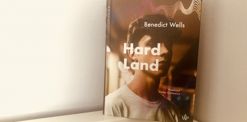 "Hard Land" Benedict Walls [RECENZJA]