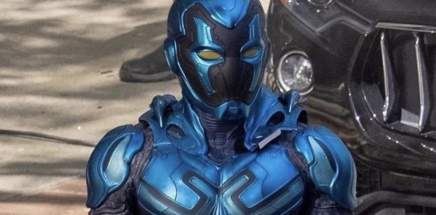 Xolo Maridueña jako Blue Beetle na pierwszych zdjęciach z planu