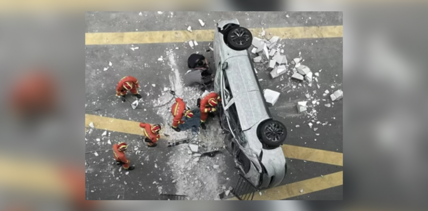Chiny: dwie osoby zginęły wskutek upadku samochodu z trzeciego piętra