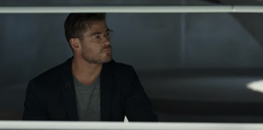 Chris Hemsworth jako ekscentryczny naukowiec w zwiastunie „Pajęczej głowy”