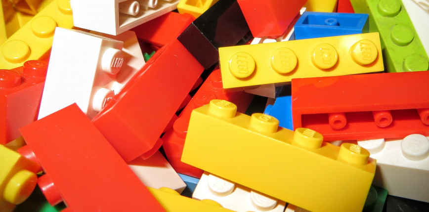 Niemcy: wybito dziurę w ścianie sklepu i skradziono dziesiątki zestawów klocków Lego