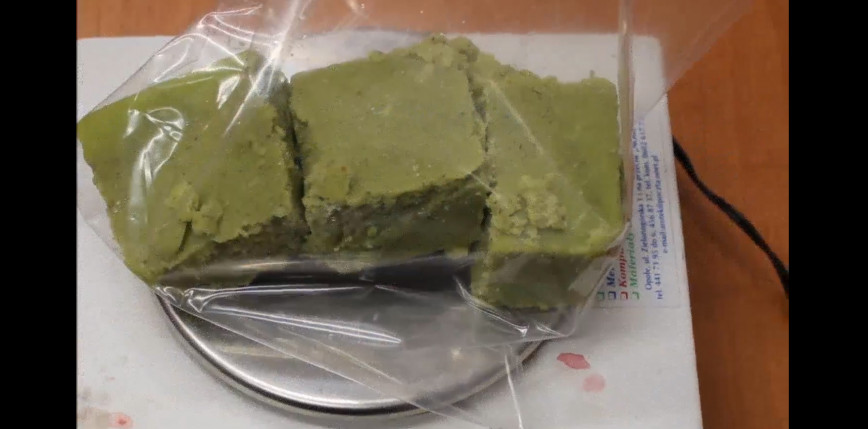 Opolskie: mężczyzna przechowywał kilogram marihuany w domu. Część znajdowała się w roztopionym maśle