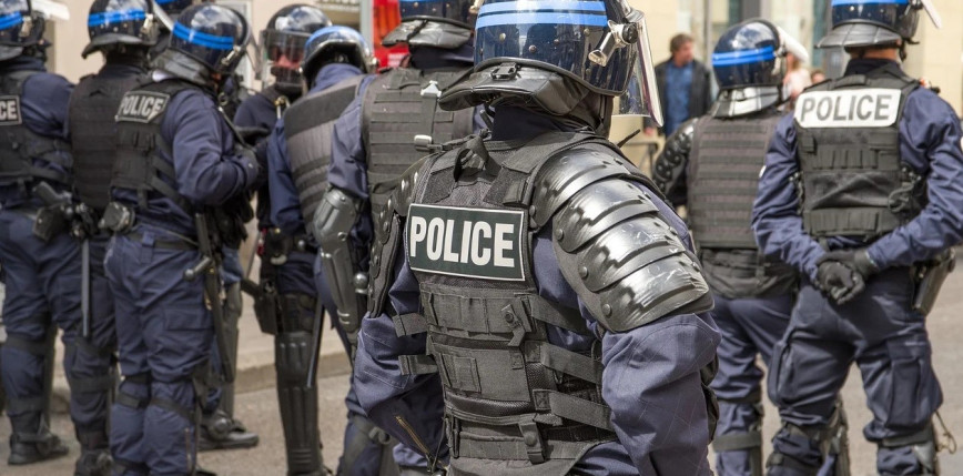 Francja: policja przerwała nielegalną imprezę techno