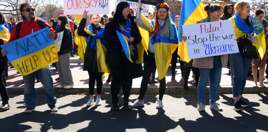 Ukraina: siły rosyjskie strzelają do protestujących
