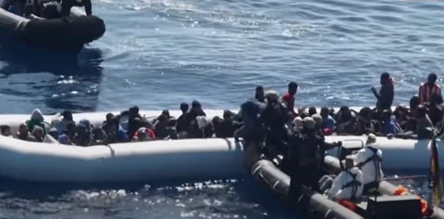 Libia: zatrzymano łódź przewożącą 500 migrantów