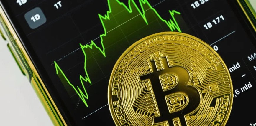 Bitcoin spada poniżej 70 tys. dolarów. Strategia Michaela Saylora zawodzi