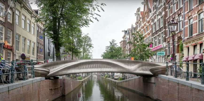 Amsterdam: pierwszy na świecie stalowy most wydrukowany w 3D 