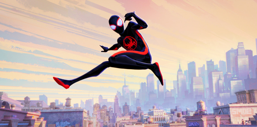 Miles Morales kontra Spider-Man 2099 na nowym kadrze z „Poprzez Multiwersum”