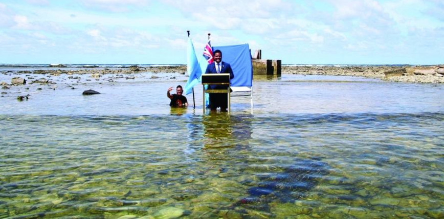 Tuvalu: szef MSZ wygłosił przemówienie, stojąc w oceanie