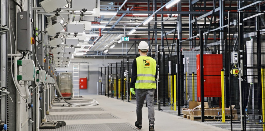 Polskie firmy testują sztuczną inteligencję, ale nie potrafią jej skutecznie wdrażać