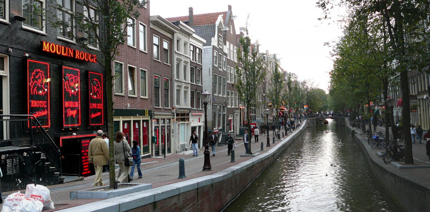 Amsterdam: penalizacja marihuany w dzielnicy czerwonych latarni