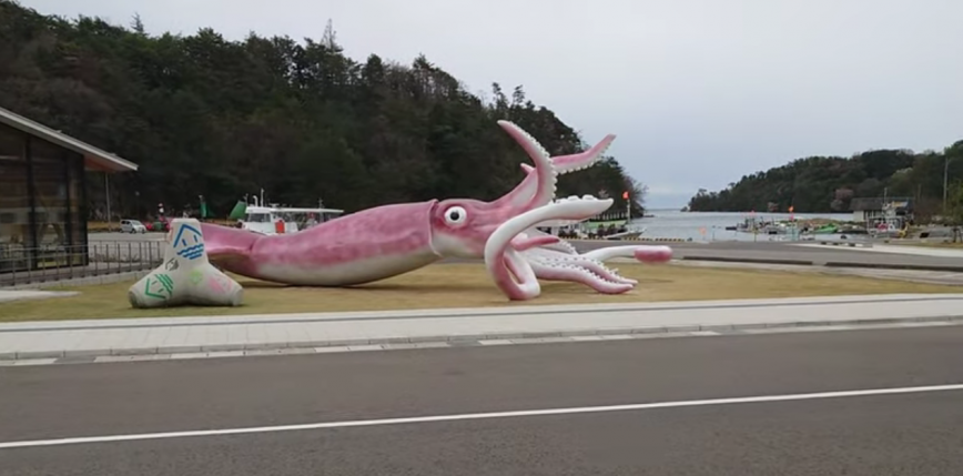 Japonia: posąg kałamarnicy za środki na odbudowę gospodarki po pandemii